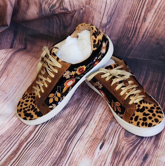 JOHNNY WAS Floral Embroidered Women's Sneakers - Picture 1 of 10